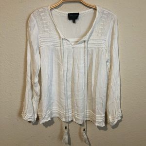 Romeo + Juliet Couture Peasant Long Sleeve Blouse